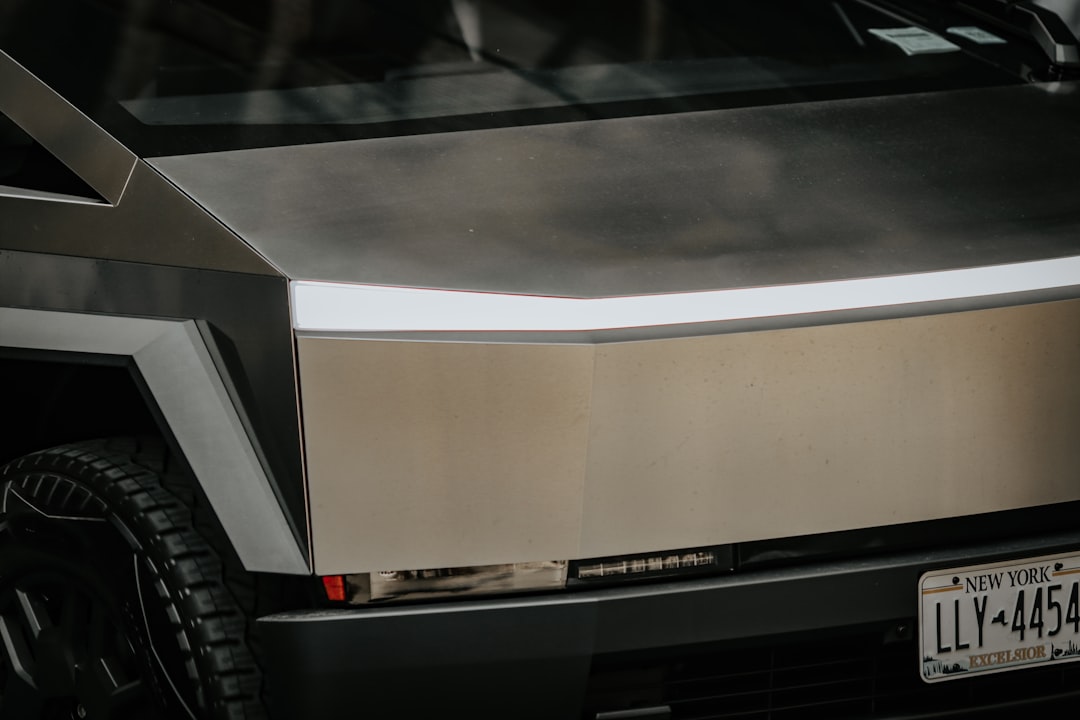 Impressora térmica não fiscal moderna em um balcão de PDV com comprovantes